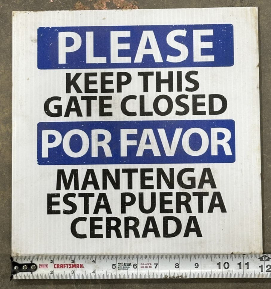 Please Keep This Gate Closed Por Favor Mantenga Esta Puerta Cerrada Sign