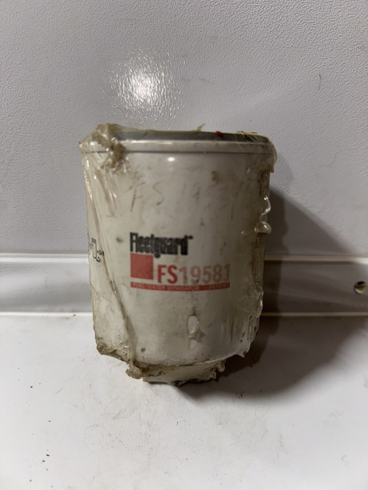 Fleetguard FS19581 Fuel/Water Separator (Spin-On)
